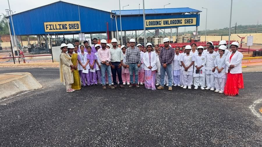 Students of Kashibai Ganpat Nursing college during Industrial Visit