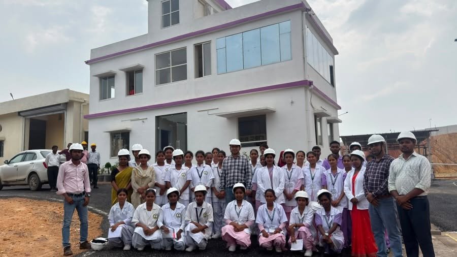 Students of Kashibai Ganpat Nursing College During Industrial Visit
